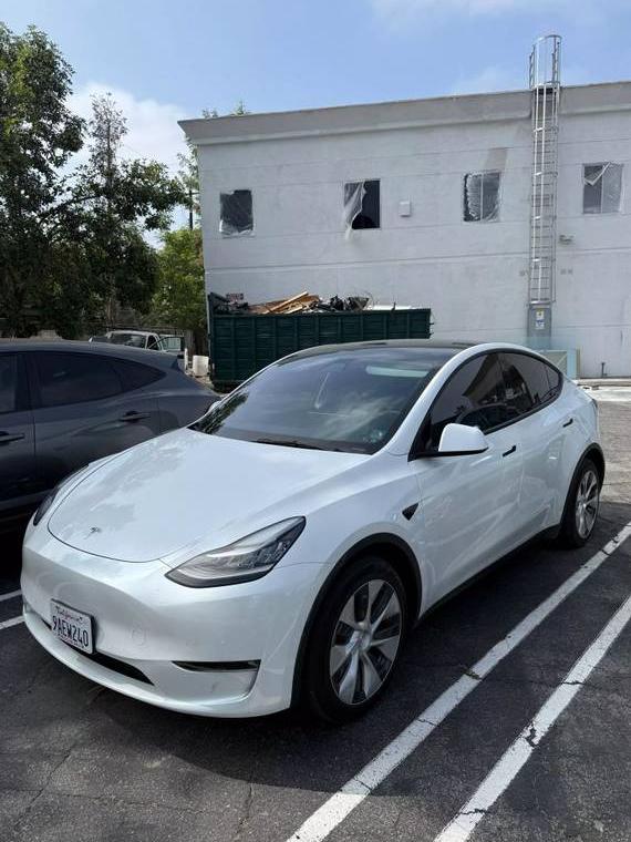 TESLA MODEL Y 2022 7SAYGDEE8NF379433 image